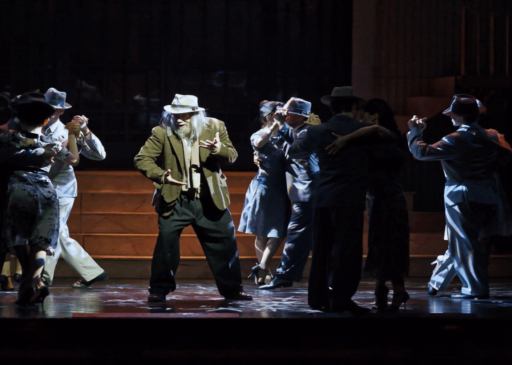 guests enjoys a tango show in Buenos Aires 